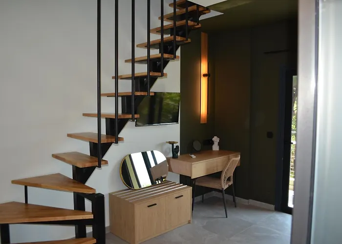 Rastoni Rqd 5 * Arkoudi